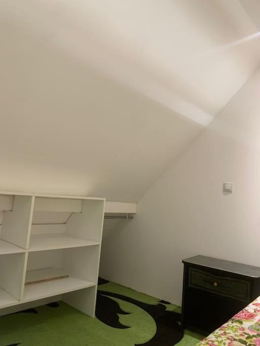 Studio Meuble Dans Une Maison Limay ภายนอก รูปภาพ
