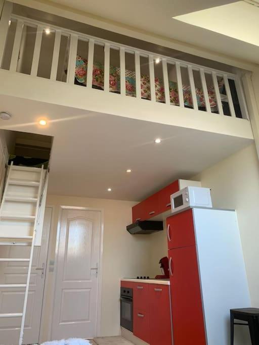 Studio Meuble Dans Une Maison Limay ภายนอก รูปภาพ