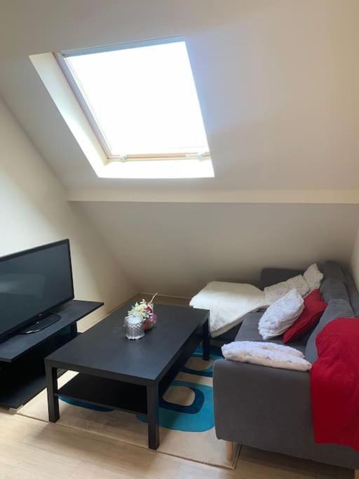 Studio Meuble Dans Une Maison Limay ภายนอก รูปภาพ